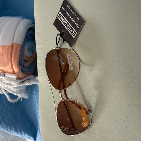 Sun & Sky Beach Blanket Bundled with Foster Grant Sunglasses Bundle - Picture 2 of 5